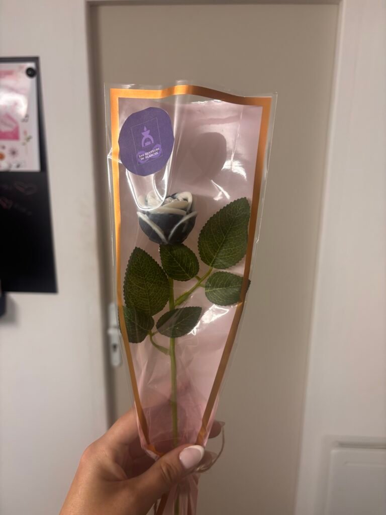 Rose éternelle senteur 206 inspiration «Black opium »